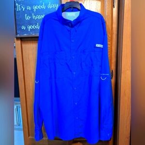 Columbia PFG Omni-Shade Royal Blue Button-Up Shirt In A Mens Size XL. Pre-loved